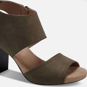 GIANI BERNINI Jaxxiee Dress Round Toe Sandals Olive Green